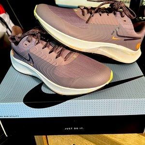 Nike Peagusus 38 Shield. Size 10. Worn once. Box included.